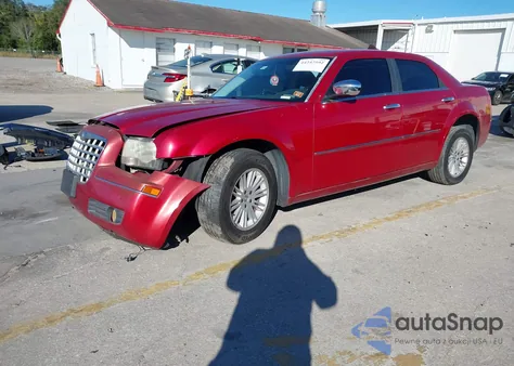 2010 Chrysler 300 Touring/Signature Series/Executive Series z USA, uszkodzony, nr VIN 2C3CA5CV1AH104738